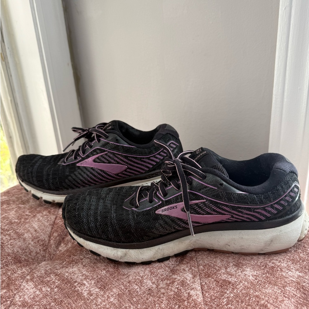 Brooks Ghosts 12 Women's size 9